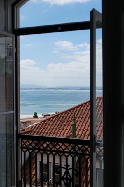 Downtown Alfama & Me Apartment Lisbon Exterior photo